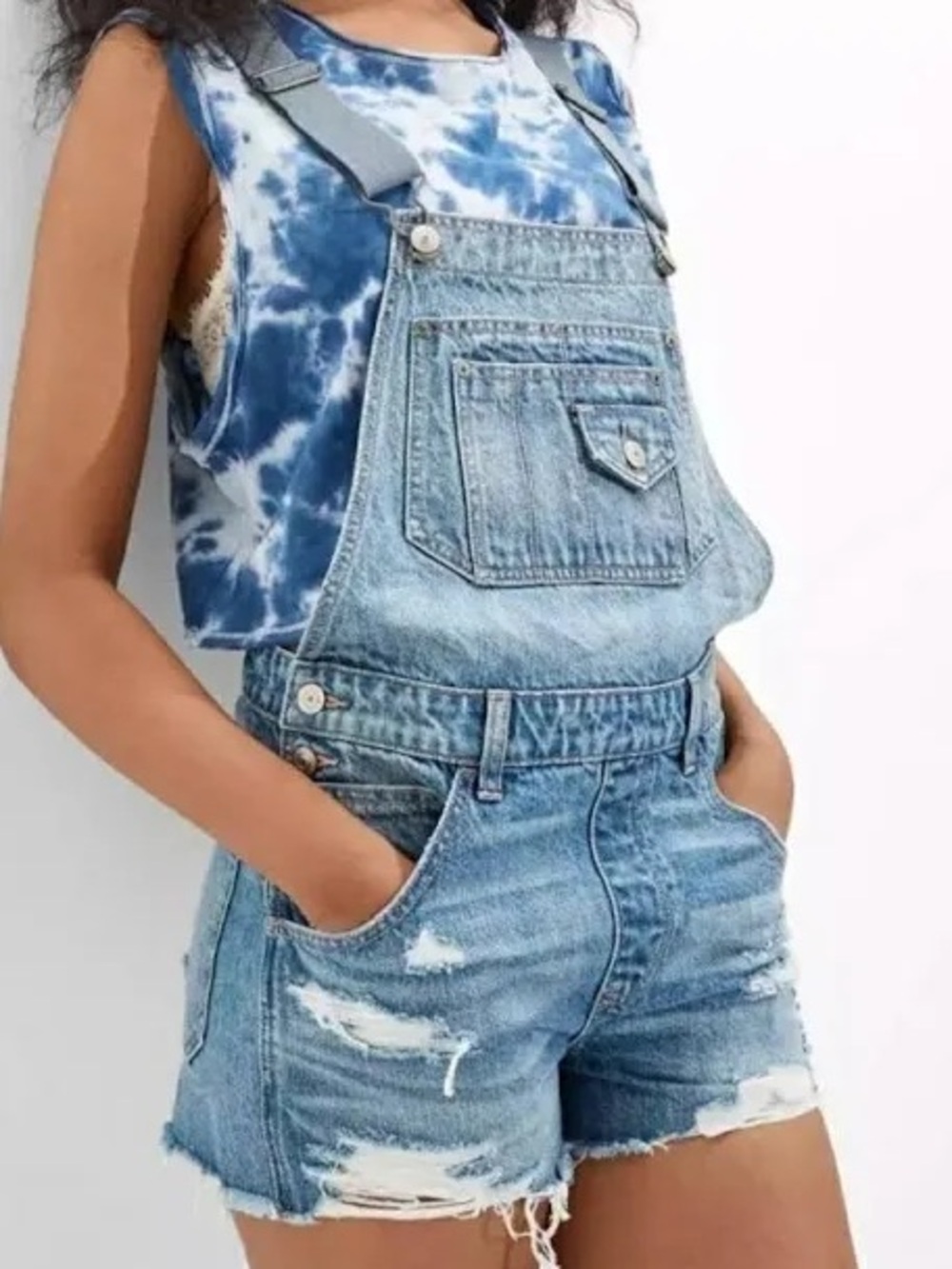 American Eagle 90s Boyfriend Shortall Overall Shorts Light Wash Distressed